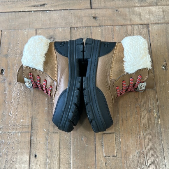 Ugg Ashton Addie leather waterproof boots - Picture 8 of 9